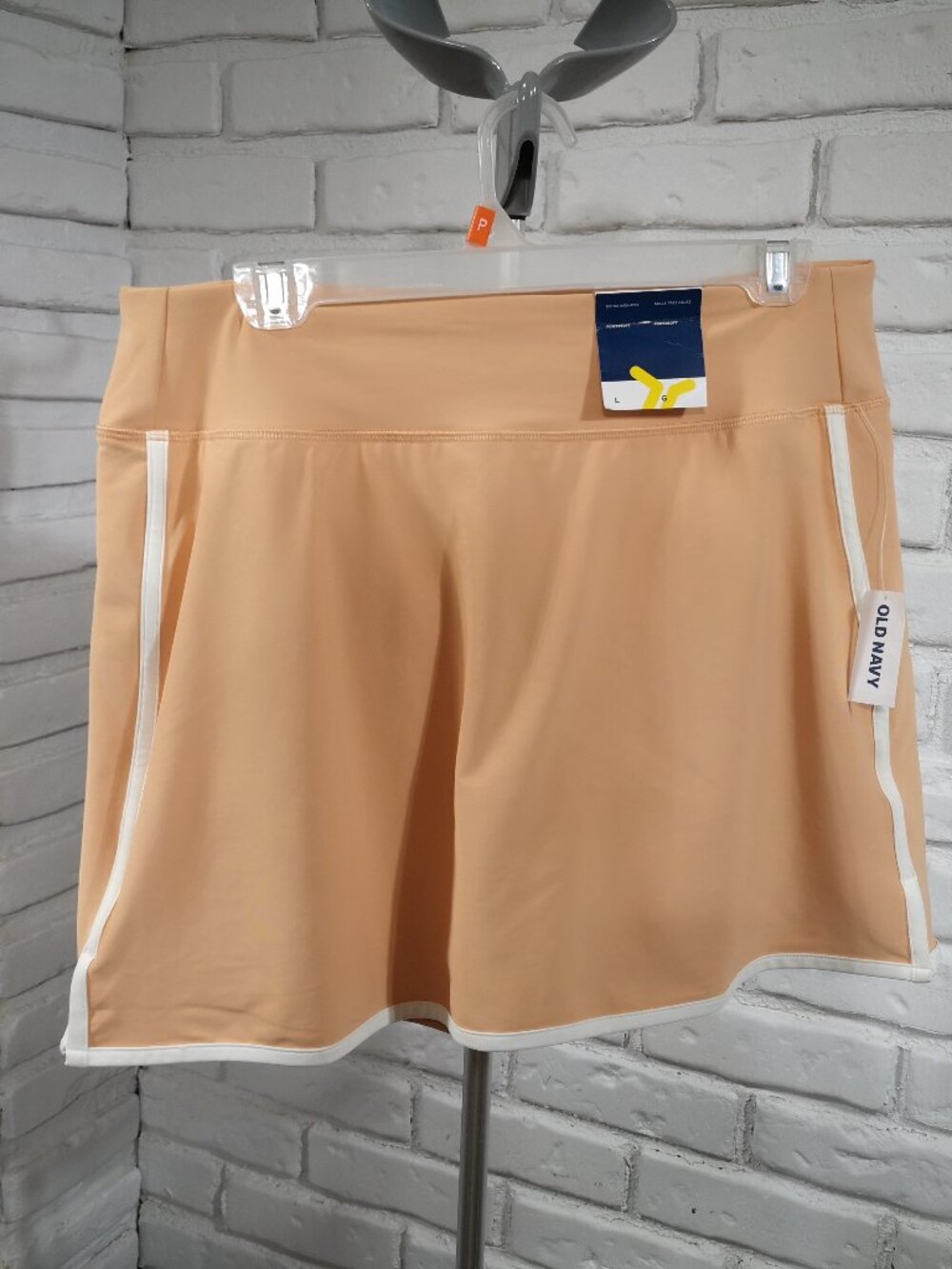 NWT Old Navy Ladies Size Large Salmon w/ White Trim Extra High Rise Skorts